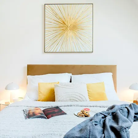 Days - Modern With Ac Near King's Park