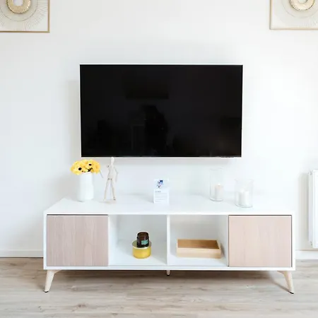 Days - Modern With Ac Near King's Park