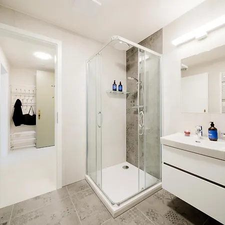 Days - Modern With Ac Near King's Park *