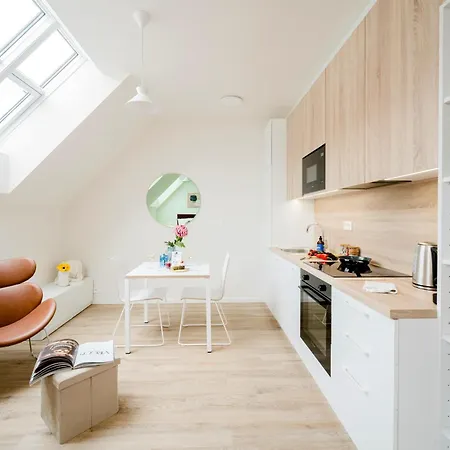 Days - Modern With Ac Near King's Park