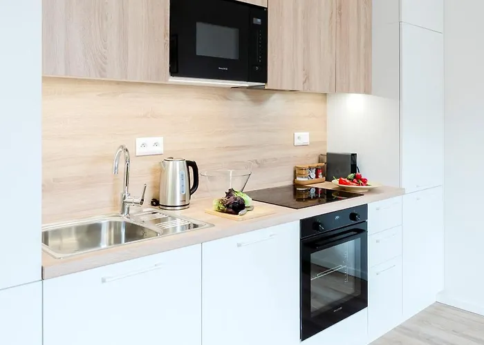 Days - Modern With Ac Near King's Park