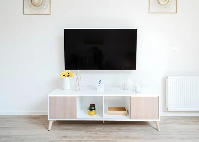 Days - Modern With Ac Near King's Park