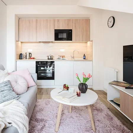 Days - Modern With Ac Near King's Park Apartment
