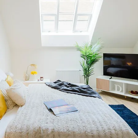 Days - Modern With Ac Near King's Park Apartment