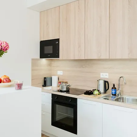Days - Modern With Ac Near King's Park Apartment