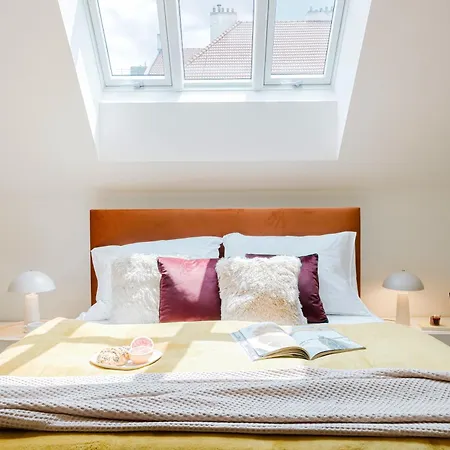 Days - Modern With Ac Near King's Park *